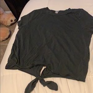 Aerie black t shirt with a tie opening in the back